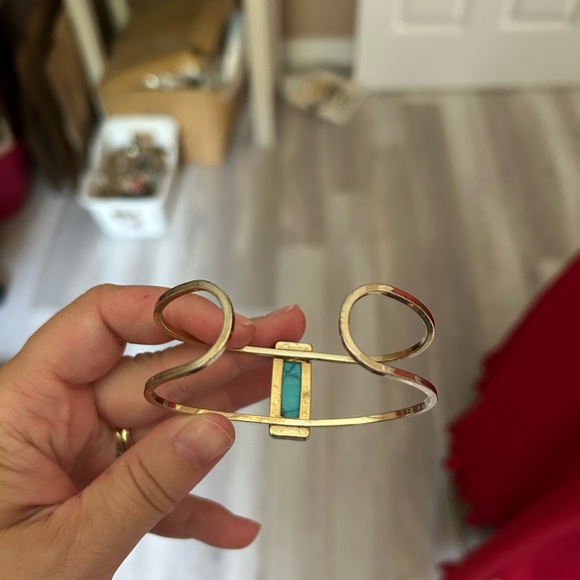 4/$50 Elegant Gold and Turquoise Bracelet 7 inches 💙 - Picture 5 of 6